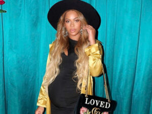 Beyoncé mamma di due gemelli. Resta in ospedale per "piccola complicazione"