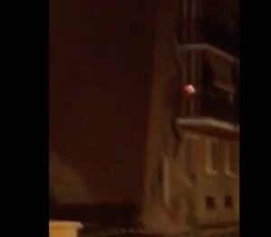 Borgaro Torinese, crolla palazzo di 6 piani. Il video della facciata che viene giù
