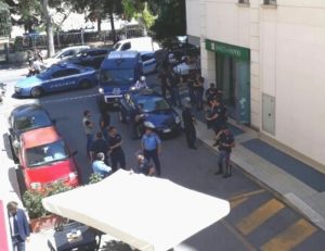 Bari: assalto a portavalori con sparatoria, un ferito. I vigilantes sventano la rapina