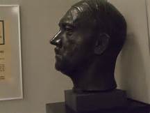 Un busto di Adolf Hitler