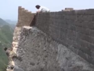 Grande Muraglia, ecco come vengono riparati pezzi di muro che si sgretolano