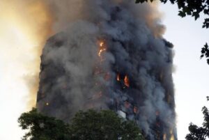 Londra, incendio grattacielo: i 58 dispersi al 99% sono morti dice la polizia inglese