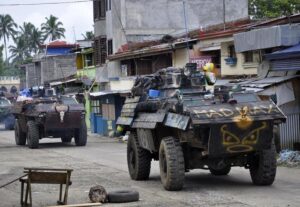 Filippine, Marawi assediata da Isis: cristiani con l'hijab per camuffarsi