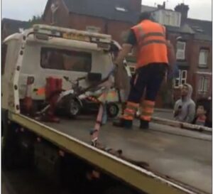 Leeds, polizia sequestra mini quad col carro attrezzi gigante