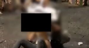 YOUTUBE Napoli, coppia fa sesso orale in piazza davanti a tutti: video finisce su WhatsApp 