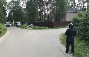 Russia: spara sui passanti col fucile da caccia e si barrica in casa. Assedio dei militari