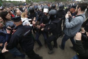Russia, scontri e proteste in tutto il Paese: oltre 750 fermi a Mosca, arrestato Navalny