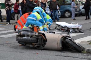 Pavia, Daniele Formaggia sbalzato dalla moto finisce nel canale: sub lo trovano morto