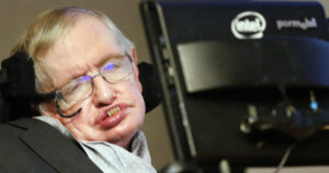 Stephen Hawking: "Uomo dovrà lasciare la Terra entro 200 anni al massimo"