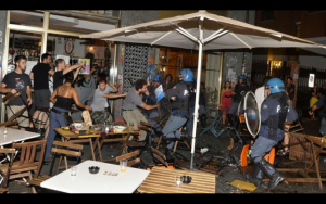 Torino: prendere a pugni una poliziotta per "farsi" di alcol in strada
