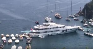 Portofino, yacht "imbranato": sbaglia manovra e travolge barche ormeggiate VIDEO