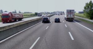 Autostrada A4, camion si ribalta e perde carico: code e disagi