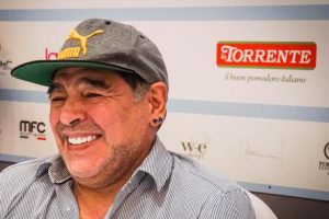 Maradona ha preso 180mila euro per la cittadinanza onoraria a Napoli?