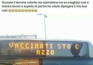 Roma, scritta anti-vaccini su autobus Atac: nei guai l’autista