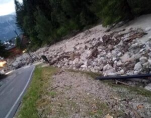 Temporali in Alto Adige, frane. Chiuse strade e ferrovia in Val Pusteria