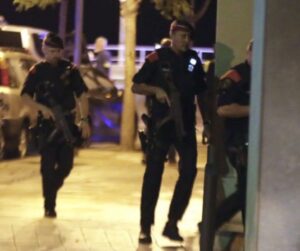 Isis, Cambrils dopo Barcellona: uccisi 5 terroristi, avevano cinture esplosive