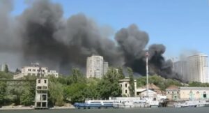 YOUTUBE Russia, incendio a Rostov sul Don: a fuoco 25 edifici, sgomberate 560 persone
