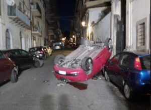 Albano Laziale: ubriaca contromano, danneggia auto e si ribalta FOTO: 36enne denunciata 