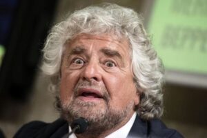 Roma, rivolta contro Beppe Grillo: l'articolo di Giuseppe Turani