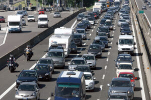 Traffico intenso in autostrada: i tratti interessati da code