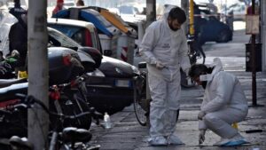 Bomba di Capodanno a Firenze: arrestati 5 anarchici per tentato omicidio