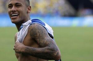 Neymar ha firmato: addio al Barcellona, Psg paga clausola da 222 milioni di euro