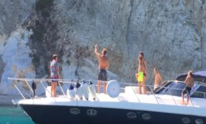 YOUTUBE Francesco Totti, passaggio perfetto... da barca a barca
