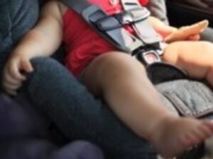 Sanremo, lascia la figlia di 3 mesi in auto: denunciato