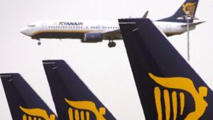 Ryanair, voli cancellati. Ex pilota: "Hanno tirato troppo la corda. Ora chi può scappa"