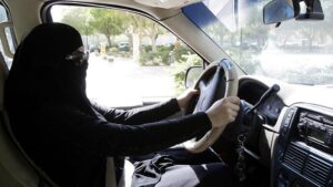 Arabia Saudita: anche le donne potranno guidare. Il decreto di re Salman