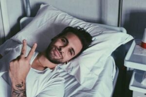 Alessio Bernabei all'ospedale: "Sto bene, solo una grande tonsillite"