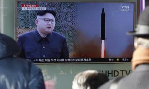 "Corea del Nord ha piazzato un missile intercontinentale sulla costa", l'allarme da Seul