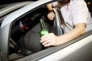Milano, ubriaco alla guida: distribuirà volantini contro i rischi dell'alcol