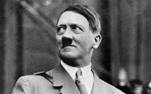 "Hitler si toccava quando guardava l'omicidio di massa": la tesi choc dello storico