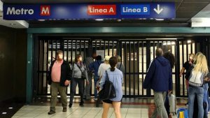 Roma, metro A: stazioni Lucio Sestio, Numidio Quadrato e Cinecittà chiuse per danni maltempo
