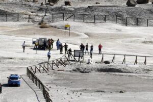 Solfatara di Pozzuoli, famiglia precipitata nel cratere: si indaga per omicidio colposo plurimo