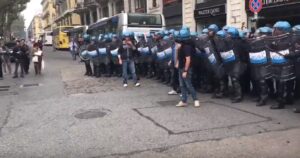 G7 Torino, manifestanti verso albergo delegazioni: scontri studenti polizia