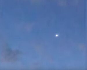YOUTUBE "Ufo a Londra": oggetto luminoso non identificato