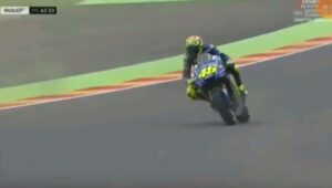 YOUTUBE Valentino Rossi fa le prove libere ad Aragon. In pista 20 giorni dopo frattura tibia e perone