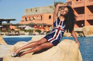 Zoiey Smale, Miss Gran Bretagna, restituisce la corona: "Non sono disposta a dimagrire" FOTO