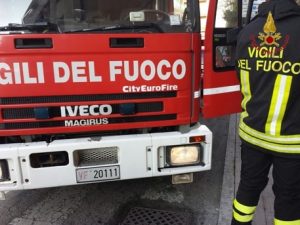 Incendio a Milano, in un palazzo di Bonola