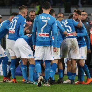 Serie A, Napoli batte Genoa e torna a meno due dalla Juventus