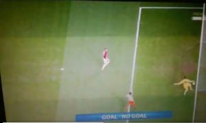 Milan-Benevento, video: Donnarumma-Rodriguez rischiano autogol clamoroso