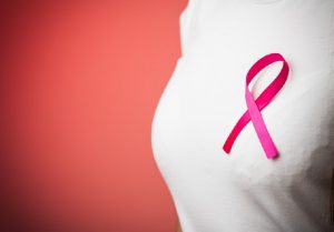 Cancro al seno, ecco i nove segnali da non sottovalutare (foto Ansa)