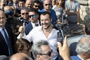 Matteo Salvini alla villa confiscata ai Casamonica: "Tornerò con la ruspa"