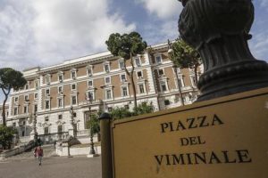 Gaetti-Sibilia, i due sottosegretari 5 Stelle di Salvini litigano per la stanza più bella