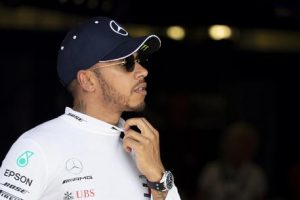 Hamilton: "Ferrari? Ha qualche trucco per vincere...". Ma la Fia lo zittisce: "Nulla di irregolare"