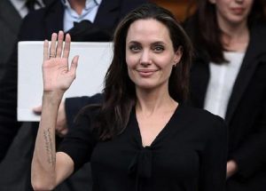 Angelina Jolie furiosa vuole subito il divorzio da Brad Pitt: "Non paga i giusti alimenti" (foto Ansa)