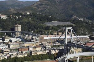 Genova, il dramma dei 634 sfollati senza casa: sarà abbattuta, troppo pericoloso quel che resta del ponte