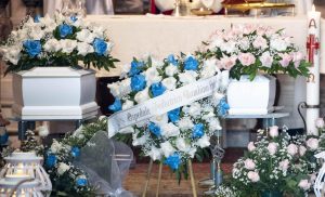 Faith e Divine, funerali senza un parente: soli anche nella morte